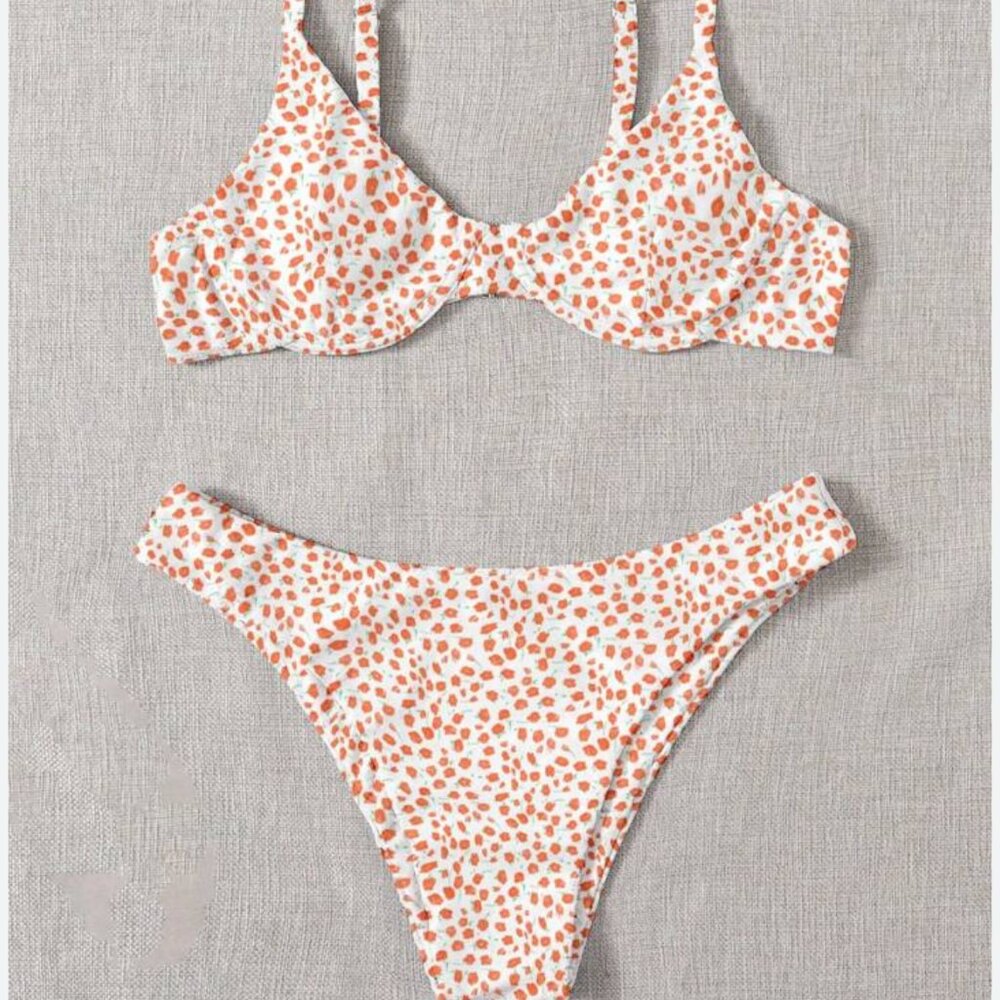 SHEIN Swim Ditsy Floral Print Underwire Bikin Set for the Summer.